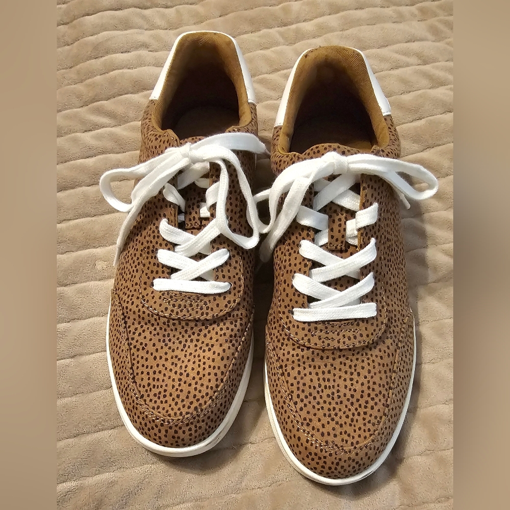 Old‎ Navy Leopard Polka Dot Sneakers